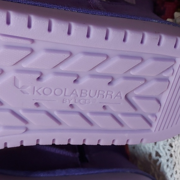 Girls Koolaburra by UGG Victoria Suede Boots - Picture 11 of 16